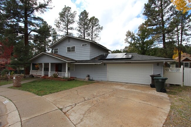1090 W Lava Ln in Flagstaff, AZ - Building Photo - Building Photo