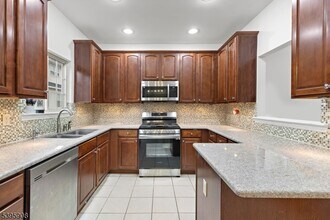 768 Green Ln in Union, NJ - Building Photo - Building Photo