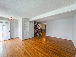 8627 Spring Creek Ct in Springfield, VA - Building Photo - Building Photo