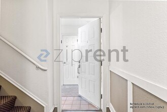 425 Navaro Way in San Jose, CA - Foto de edificio - Building Photo