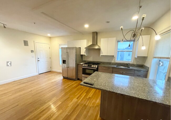 128 Hillside St, Unit #2 in Boston, MA - Building Photo - Building Photo