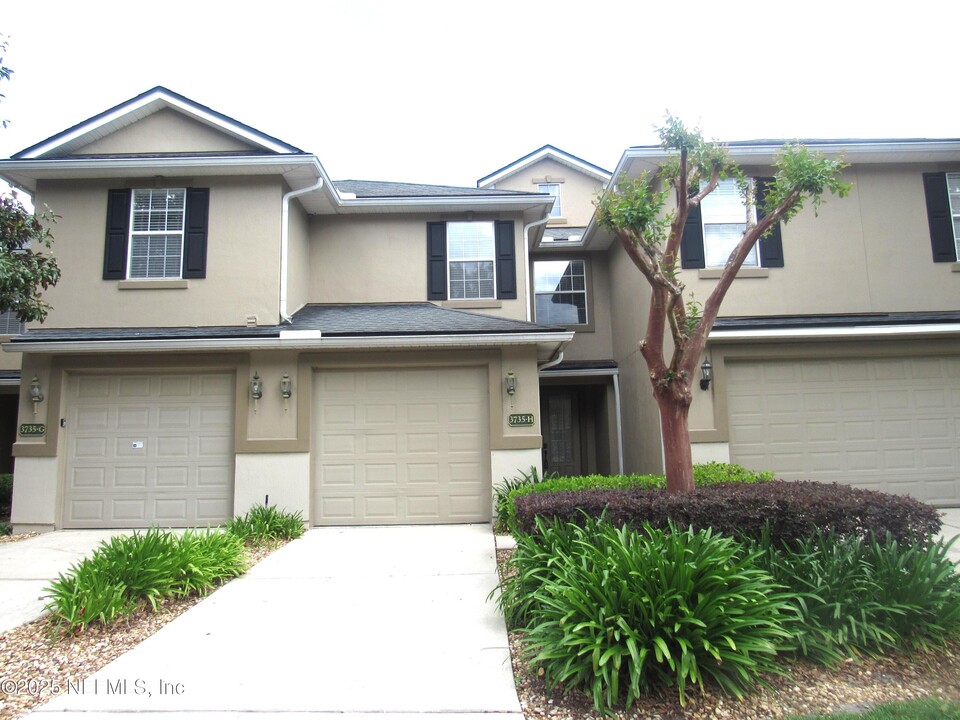 3735 Creswick Cir in Orange Park, FL - Building Photo