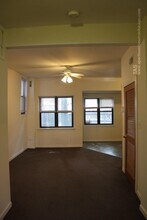 2254 N Southport Ave, Unit 1 in Chicago, IL - Foto de edificio - Building Photo