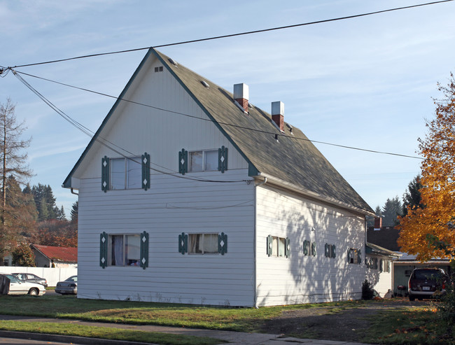 302 E Magnolia St in Centralia, WA - Building Photo - Building Photo