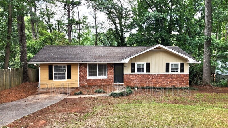 1028 Tamarack Trail in Forest Park, GA - Building Photo
