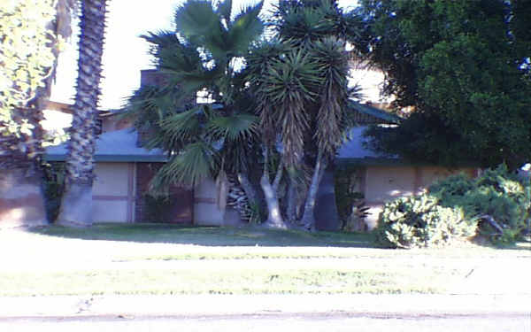 681 W F St in Colton, CA - Foto de edificio