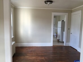 50 Louis St, Unit 3 in Hyannis, MA - Foto de edificio - Building Photo