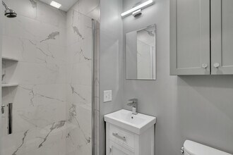 142 Sutherland Rd, Unit 2 in Boston, MA - Foto de edificio - Building Photo