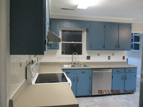 2213 Rolling Hill Ln in Sumter, SC - Foto de edificio - Building Photo