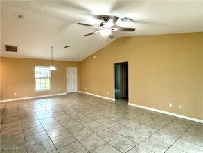 1825 NW 8th Pl in Cape Coral, FL - Foto de edificio - Building Photo