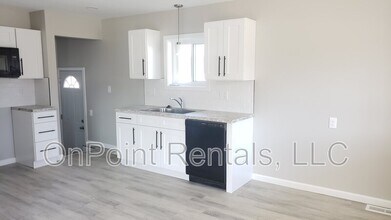 15161 Harrison St in Livonia, MI - Foto de edificio - Building Photo