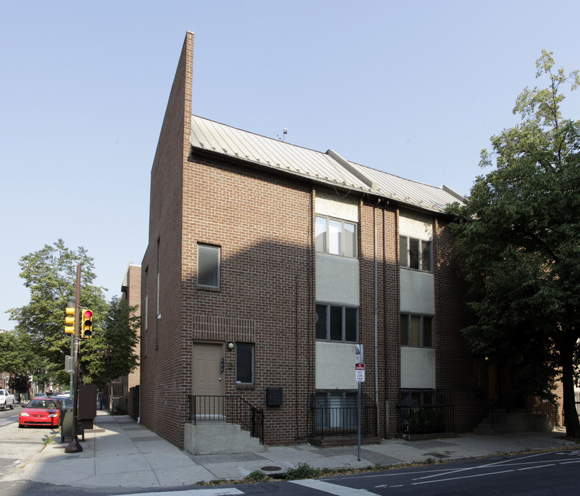 532 S 19th St in Philadelphia, PA - Building Photo