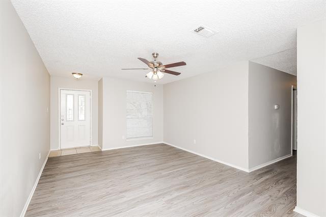 6400 Rock Springs Dr in Arlington, TX - Building Photo - Building Photo