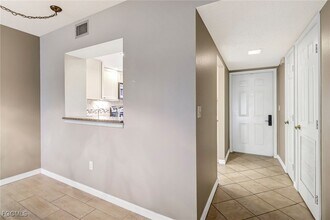 7430 Lake Breeze Dr in Ft. Myers, FL - Building Photo - Building Photo