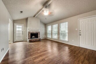 2500 Stagecoach St in Fort Worth, TX - Building Photo - Building Photo