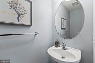 2500 Clairmont View Way, Unit 02212 in Silver Spring, MD - Building Photo - Building Photo