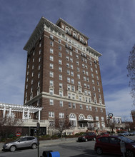 Battery Park Senior Apartments in Asheville, NC - Foto de edificio - Building Photo