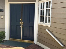 26 Sausalito Cir E in Manhattan Beach, CA - Building Photo
