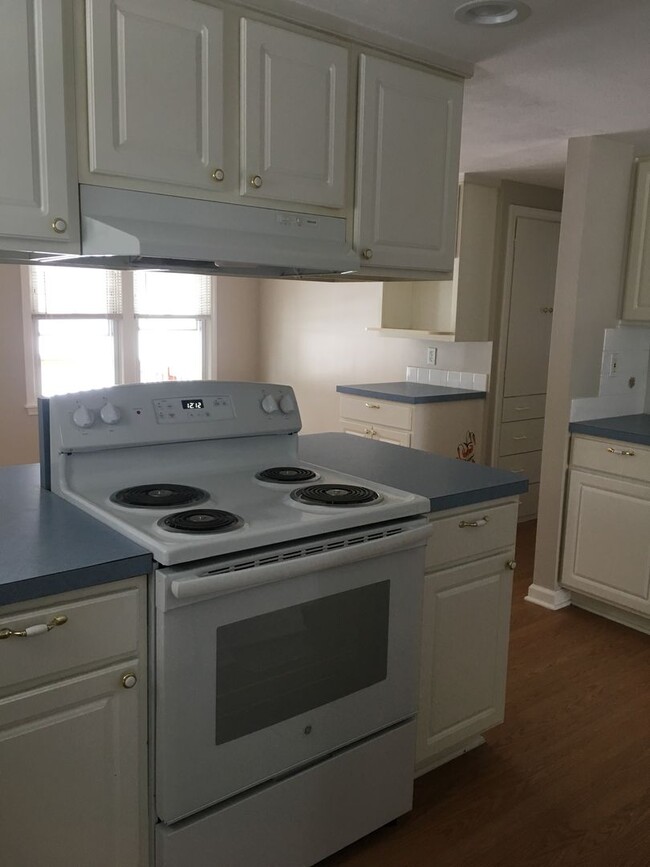 108 Sunnybrook Dr in North Syracuse, NY - Building Photo - Building Photo