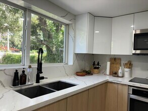 365 NE 87th St in El Portal, FL - Building Photo - Building Photo