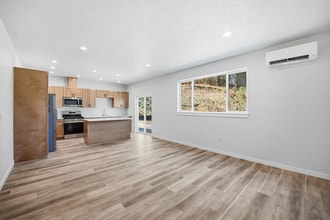 202 E Elcliff Rd in Spokane, WA - Building Photo - Building Photo