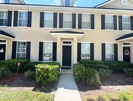 450 Sherwood Oaks Dr in Orange Park, FL - Building Photo