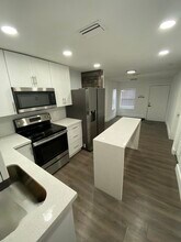 2987 NW 44th St in Miami, FL - Foto de edificio - Building Photo