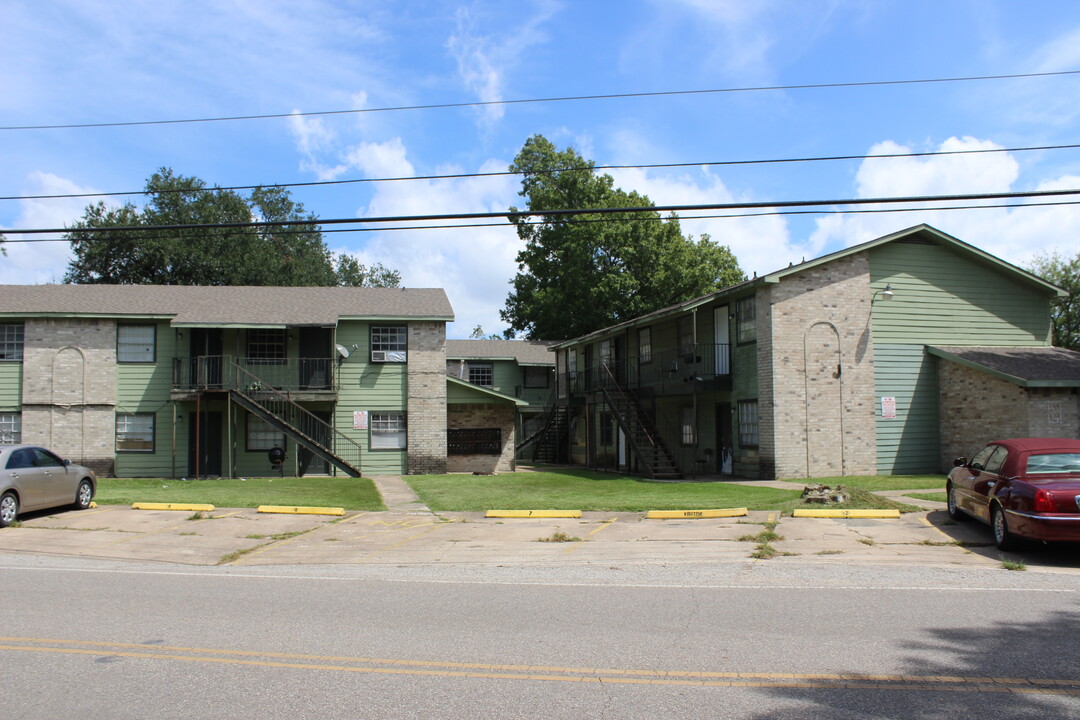 Woodland Apartments in Channelview, TX - Building Photo