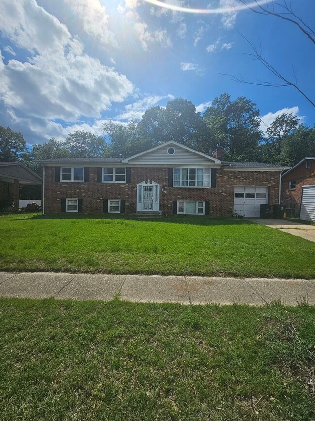 property at 9511 Pin Oak St