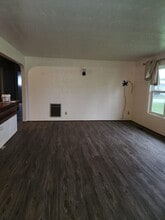 37243 Meredith Dr in Lebanon, OR - Building Photo - Building Photo