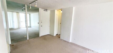 2121 Algaroba St in Honolulu, HI - Building Photo - Building Photo
