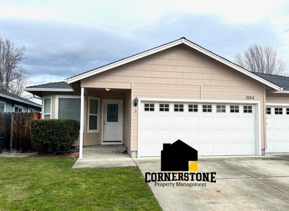 3184 Forest Hills Dr in Medford, OR - Foto de edificio