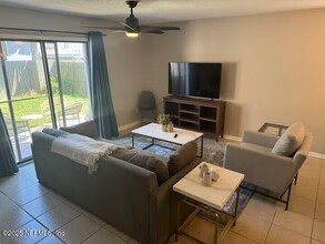 757 2nd St S in Jacksonville Beach, FL - Foto de edificio - Building Photo