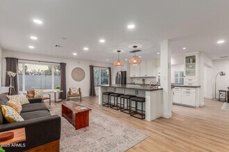 5253 E Beck Ln in Scottsdale, AZ - Building Photo - Building Photo