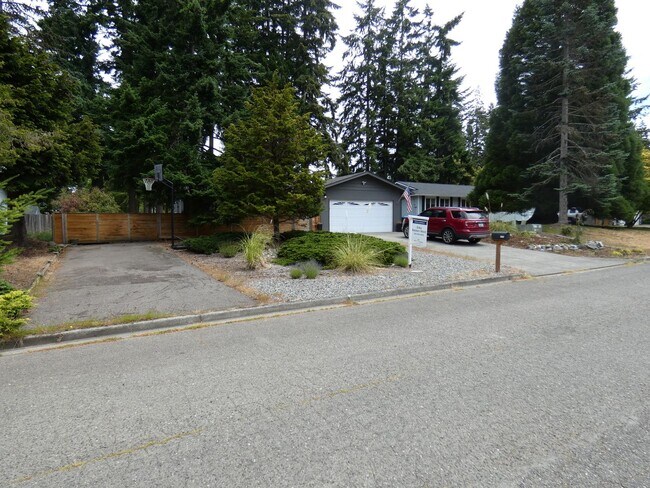 2121 W 12th St in Port Angeles, WA - Building Photo - Building Photo