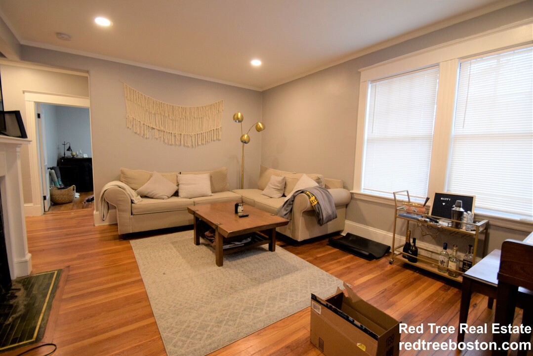 231 Chestnut Hill Ave, Unit 2 in Boston, MA - Building Photo