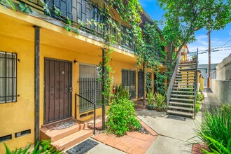 826 S Grand View St in Los Angeles, CA - Building Photo - Building Photo