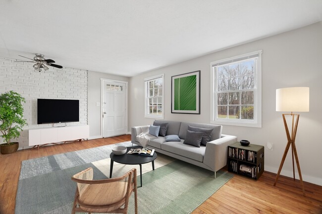 Pinney Brook in Ellington, CT - Foto de edificio - Building Photo