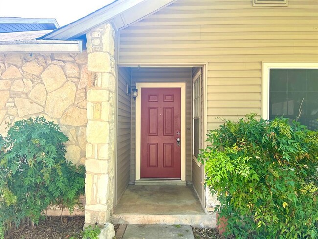 8905 Curlew Dr in Austin, TX - Building Photo - Building Photo