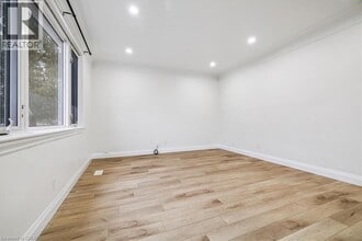 889 Fennell Ave E in Hamilton, ON - Building Photo - Building Photo