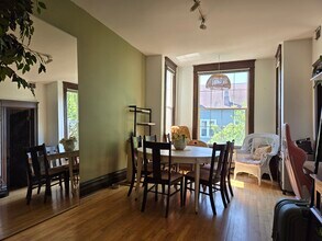 1038 W Roscoe St, Unit 3 in Chicago, IL - Building Photo - Building Photo