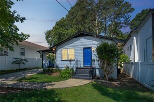 2851 Forrest Hills Dr SW in Atlanta, GA - Building Photo