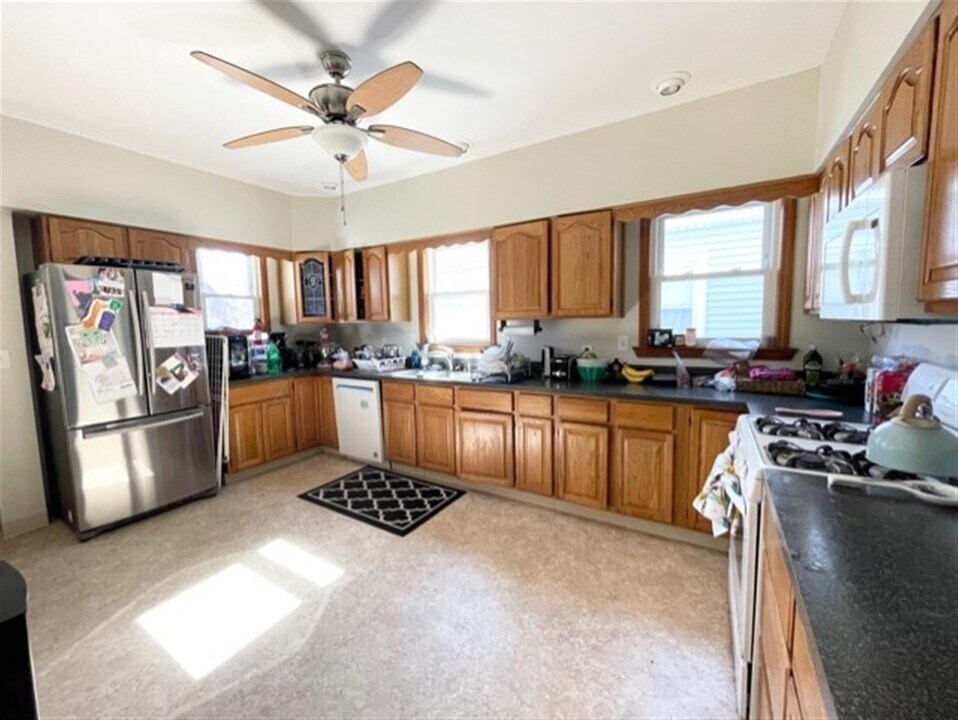 42 Lowden Ave, Unit 2 in Somerville, MA - Foto de edificio