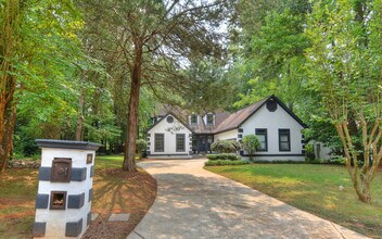 801 Brightwood Ln in Matthews, NC - Building Photo - Building Photo