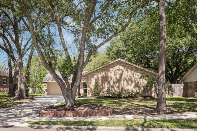 809 Newport Blvd in League City, TX - Building Photo - Building Photo