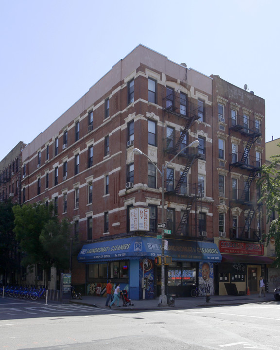 208 Avenue A in New York, NY - Building Photo