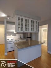 429 W Wellington Ave, Unit 12D in Chicago, IL - Building Photo - Building Photo