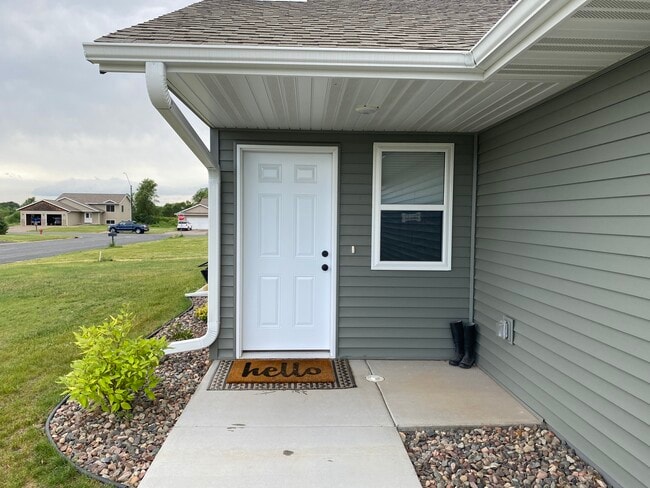 1841 Spruce Ave, Unit Spruce A in Menomonie, WI - Building Photo - Building Photo
