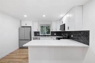 17000 Burbank Blvd, Unit 101 in Los Angeles, CA - Building Photo