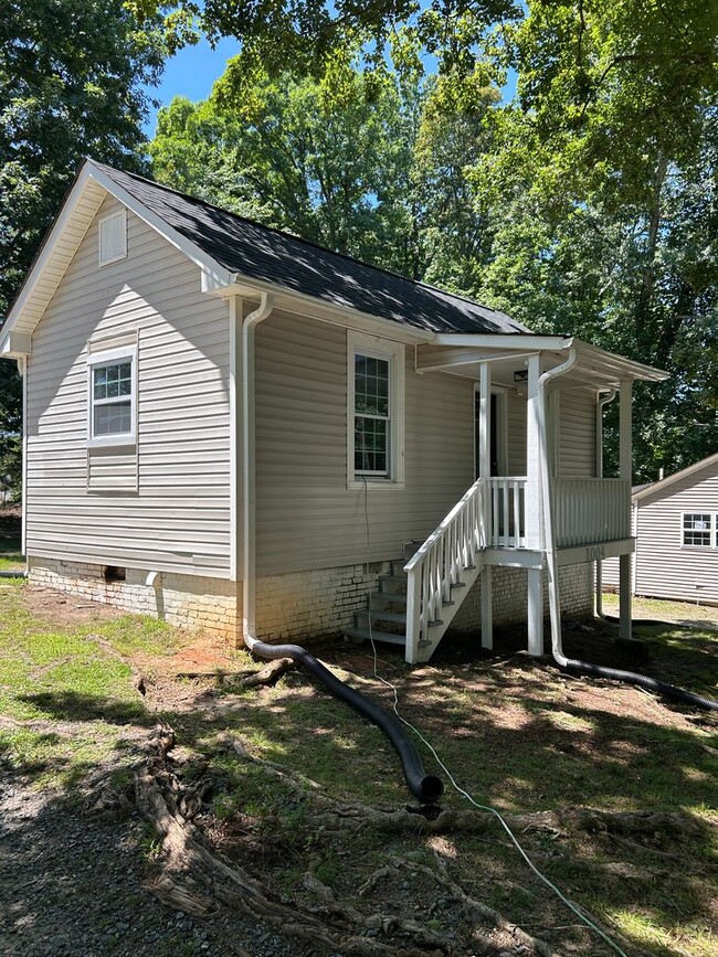1004 Cayuga St in Winston-Salem, NC - Building Photo - Building Photo